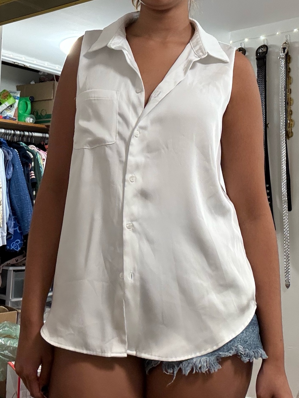 Sleeveless White Button-Front Collared Satin-like Top